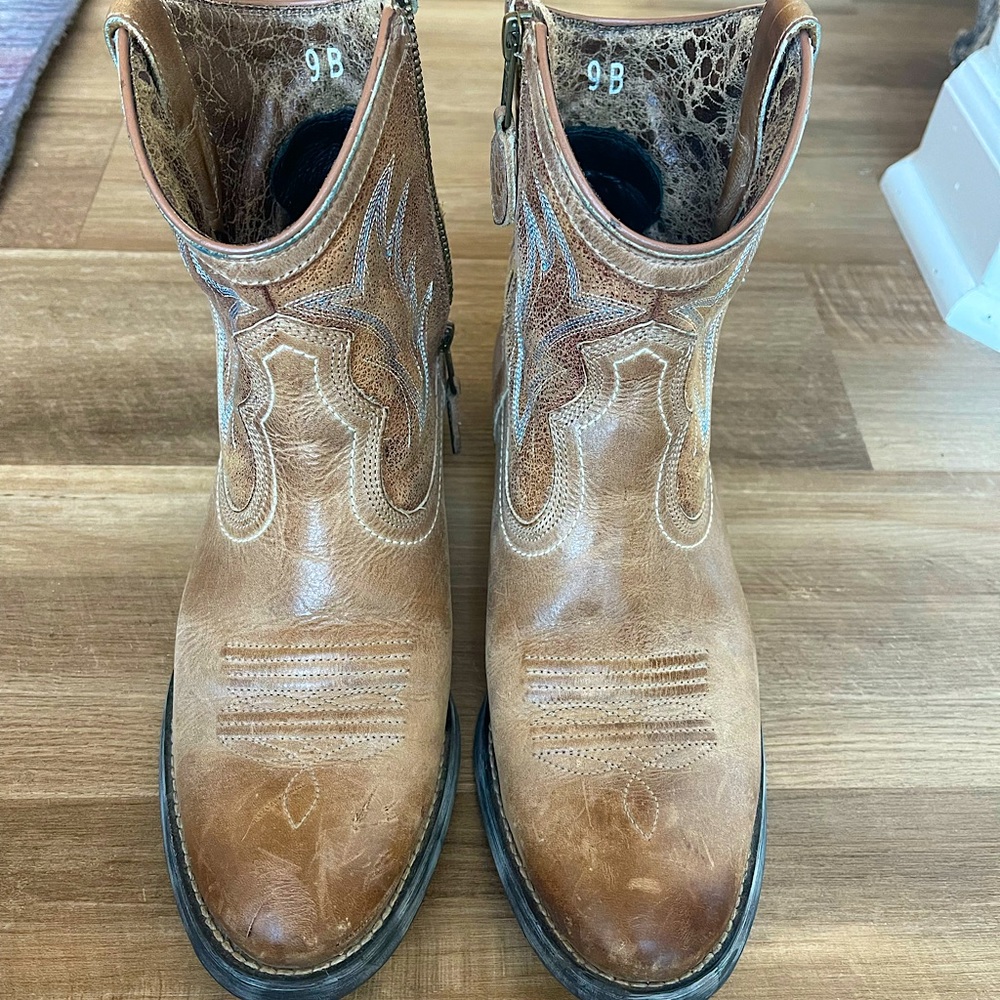 Ariat Billie boots Size 9